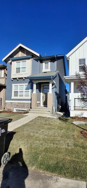 20732-20724 24 Ave NW in Edmonton, AB - Building Photo