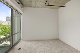 910 S Clark St in Chicago, IL - Foto de edificio - Building Photo