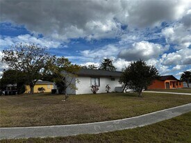 7107 Arab Ct in North Port, FL - Building Photo
