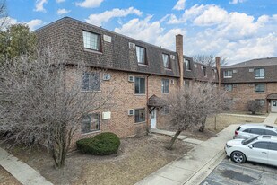 Century Point Apartments in Glendale Heights, IL - Building Photo