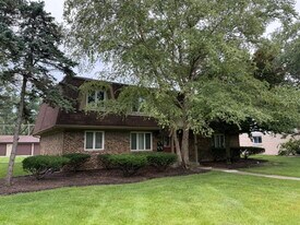 1436 Camellia Dr in Munster, IN - Building Photo
