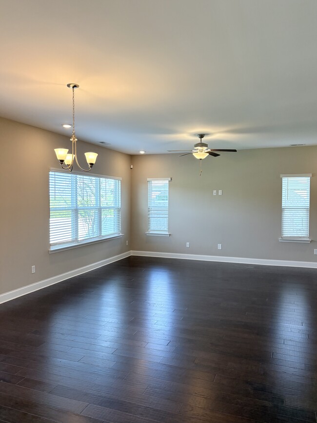 7010 Shelton Ln in Alvaton, KY - Building Photo - Building Photo