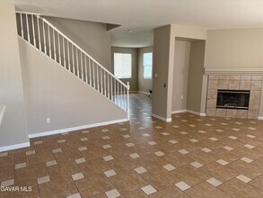 38121 38th St E in Palmdale, CA - Foto de edificio - Building Photo