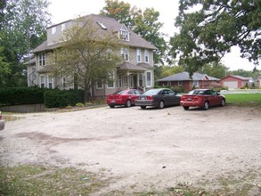 1023 N Seminary Ave in Woodstock, IL - Building Photo - Building Photo