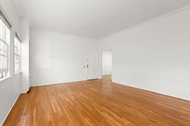 120 Sweetzer Ave in Los Angeles, CA - Building Photo - Building Photo
