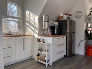 196 Sheephill Rd, Unit #Detached in Riverside, CT - Foto de edificio - Building Photo