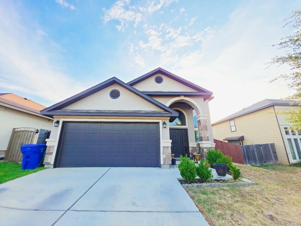 1408 Calaveras Ct in Laredo, TX - Building Photo