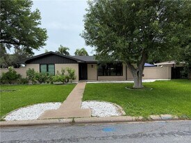 18 Kerria Ave in McAllen, TX - Building Photo