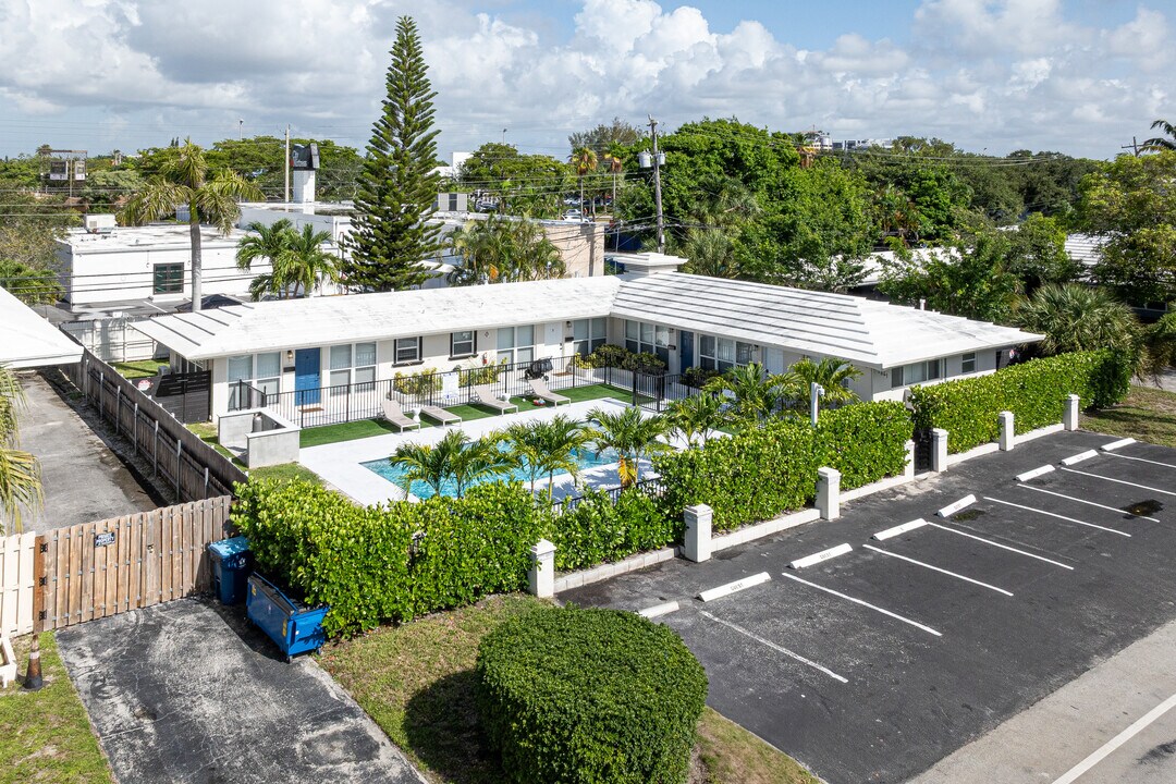 2641 Middle River Dr in Fort Lauderdale, FL - Building Photo