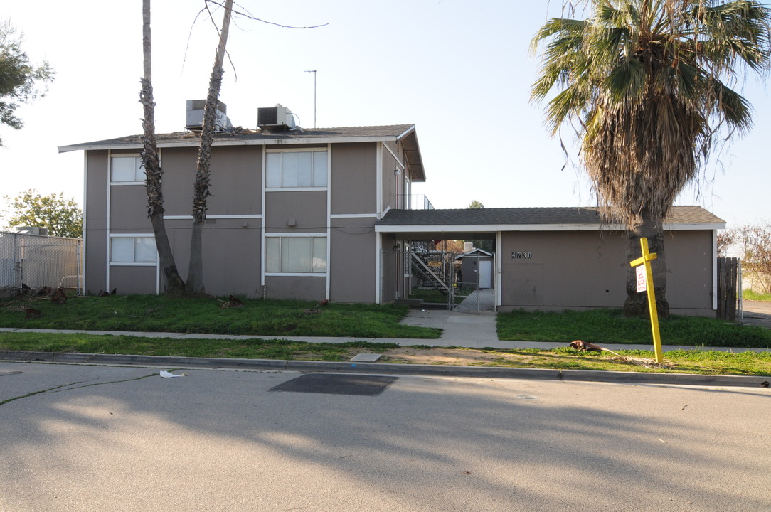 4730 E Lamona Ave in Fresno, CA - Foto de edificio