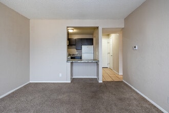 Bentley Place in Topeka, KS - Foto de edificio - Interior Photo