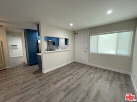 27 Anchorage St in Marina Del Rey, CA - Building Photo