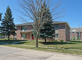 8800 Buckingham Dr Apartments