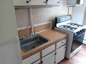 863 Plymouth Ave-Unit -1st rear in Fall River, MA - Building Photo - Building Photo