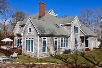 76 Lamberts Cove Rd in Tisbury, MA - Building Photo - Building Photo