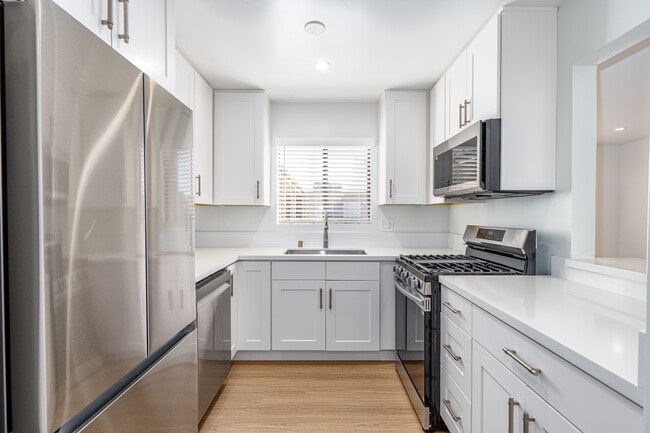 800 Orange Grove Avenue in Glendale, CA - Building Photo - Interior Photo