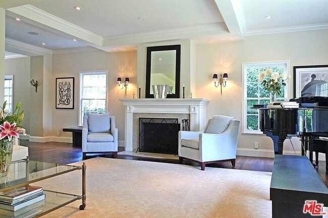 10253 Valley Spring Ln in Los Angeles, CA - Building Photo - Building Photo