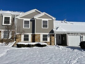 624 Berkley Ct in Schaumburg, IL - Building Photo