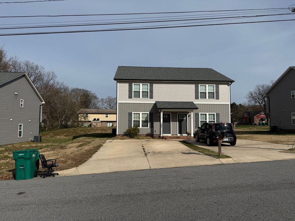 213 N Oak St in Granite Quarry, NC - Building Photo