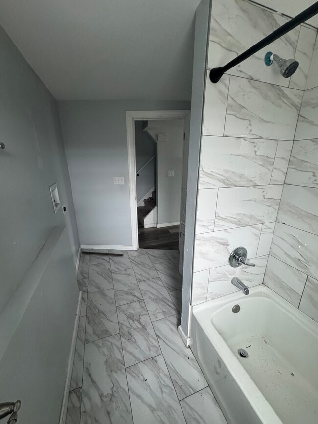 529 W 7th St, Unit 4 in Wilmington, DE - Building Photo - Building Photo