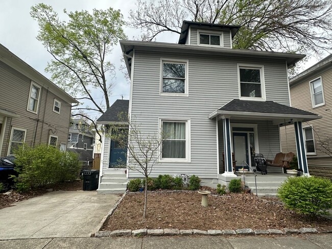 property at 1841 Edgeland Ave