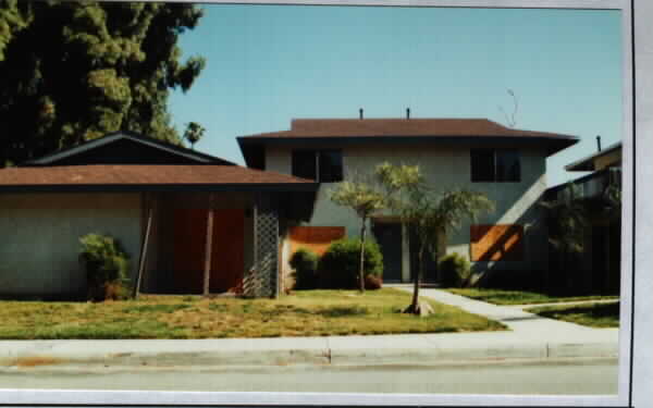 363 S Maple Ave in Rialto, CA - Building Photo