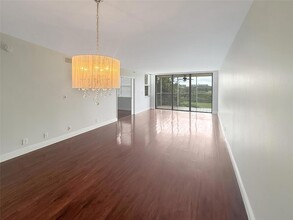 3520 Oaks Way, Unit 406 in Pompano Beach, FL - Building Photo - Building Photo