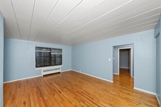 1360 W Touhy Ave in Chicago, IL - Foto de edificio - Building Photo