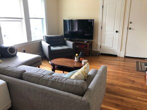 38 Grossman St, Unit 1R in Quincy, MA - Building Photo - Building Photo