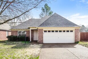 1124 Dove Hollow Cir E in Memphis, TN - Building Photo