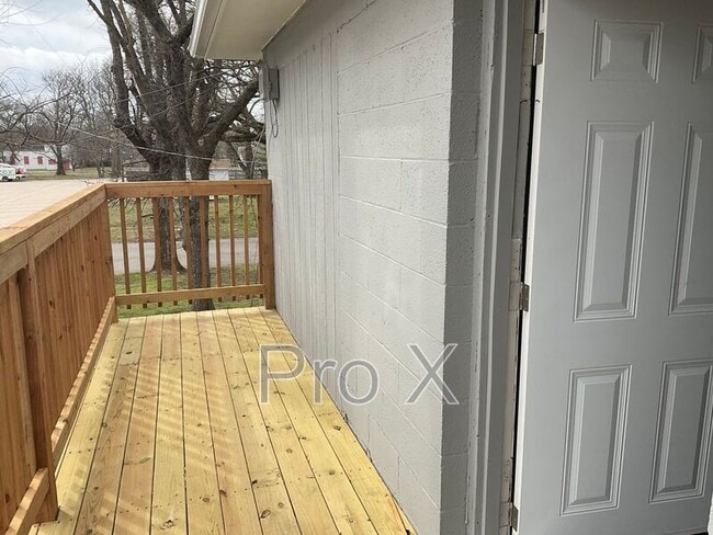 304 E Park St in Pittsburg, KS - Foto de edificio - Building Photo