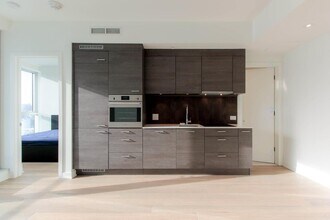 1155 Rue de la Montagne in Montréal, QC - Building Photo - Building Photo