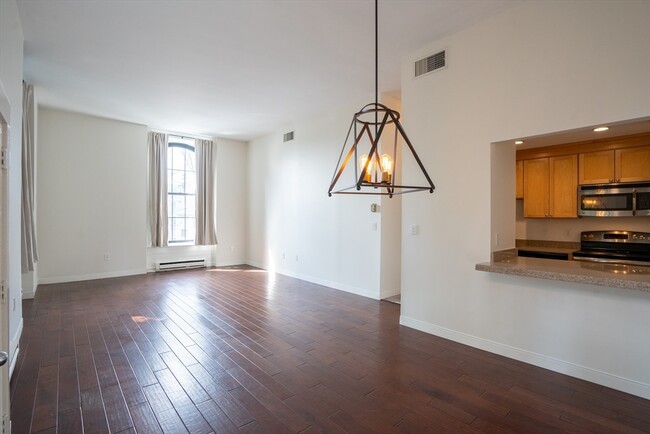 68 Baldwin St, Unit 12 in Boston, MA - Building Photo - Building Photo