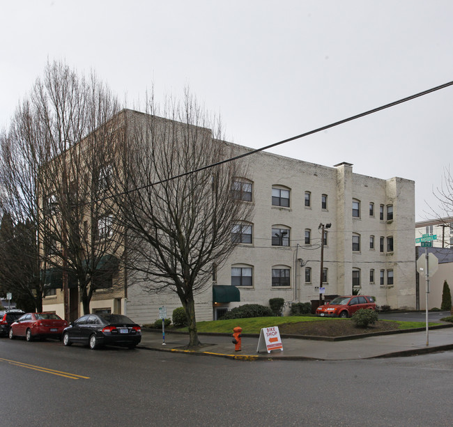 Marshall Arms Apartments in Portland, OR - Building Photo - Building Photo