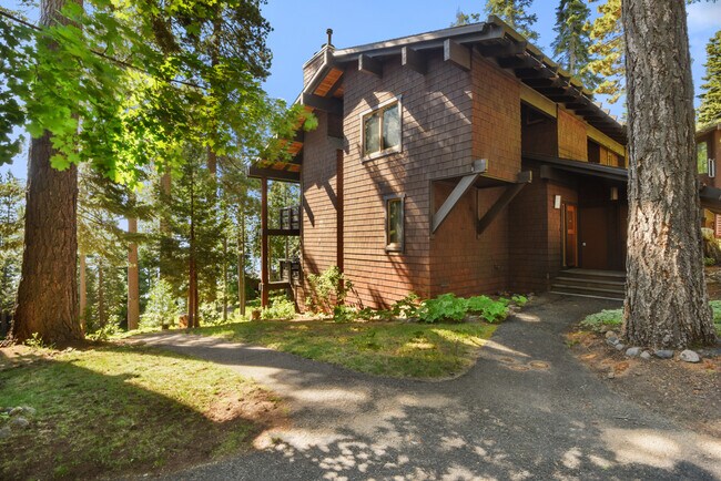 1200 W Lake Blvd in Tahoe City, CA - Building Photo - Building Photo