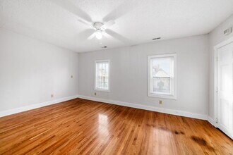 1378 1/2 Indianola Ave in Columbus, OH - Building Photo - Building Photo