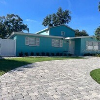 8714 N Linda Ct in Tampa, FL - Building Photo