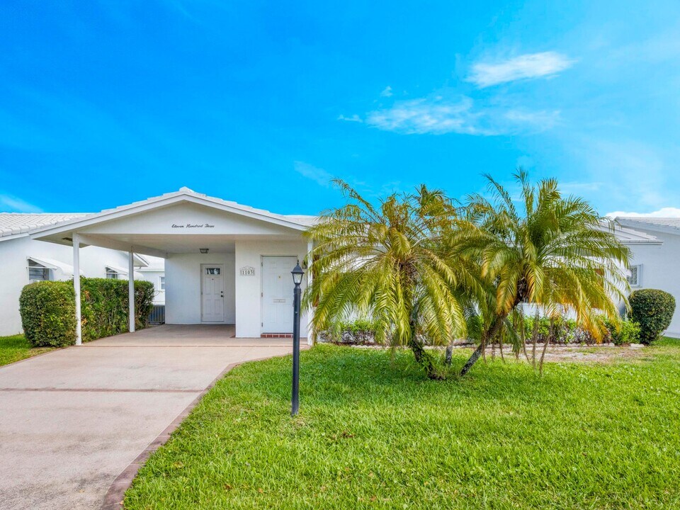 1103 Reposo Ave in Boynton Beach, FL - Building Photo