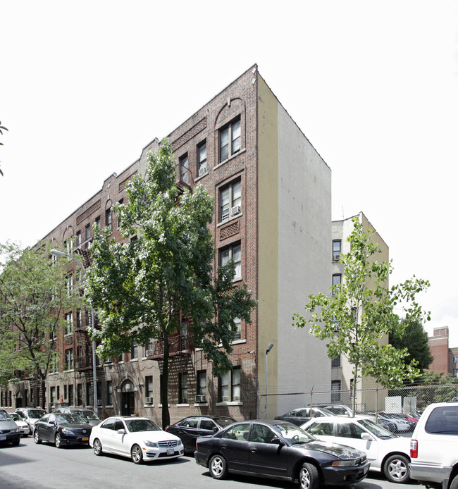 2545 Olinville Ave in Bronx, NY - Foto de edificio - Building Photo