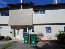 1004 Ashley Ave in Satellite Beach, FL - Building Photo