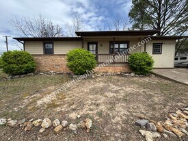 227 W 6th St in Mountain Home, AR - Building Photo