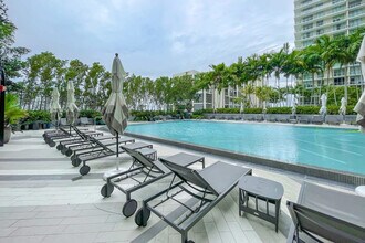 121 NE 34th St in Miami, FL - Building Photo - Building Photo
