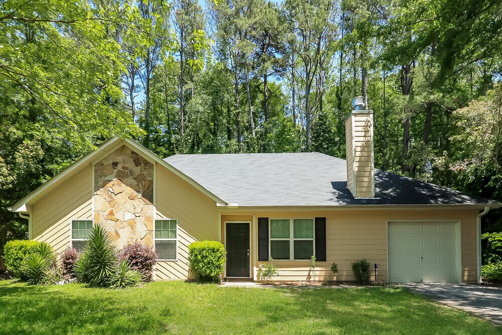 4999 Galbraith Cir in Stone Mountain, GA - Building Photo