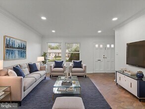 804 W Nettle Tree Rd in Sterling, VA - Foto de edificio - Building Photo