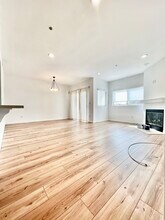 937 12th St, Unit 307 in Santa Monica, CA - Building Photo - Building Photo
