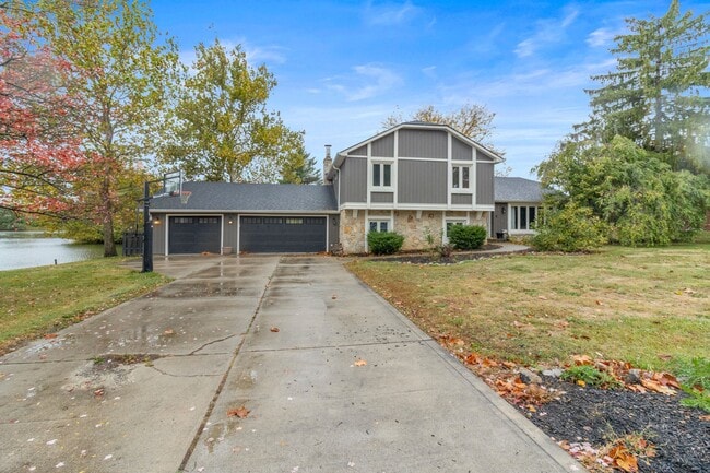 property at 733 E Greyhound Pass