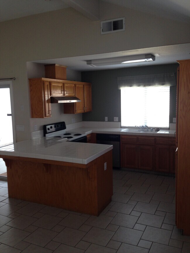 3440 W Tenaya Way in Fresno, CA - Building Photo - Building Photo