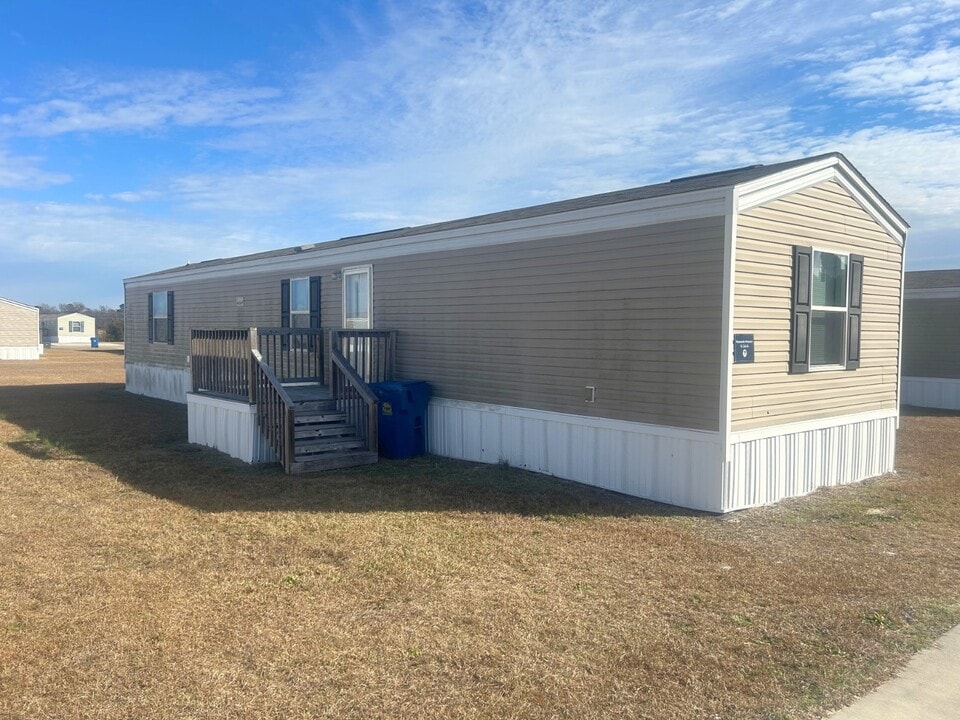 45 Celia Dr in Lumberton, NC - Building Photo