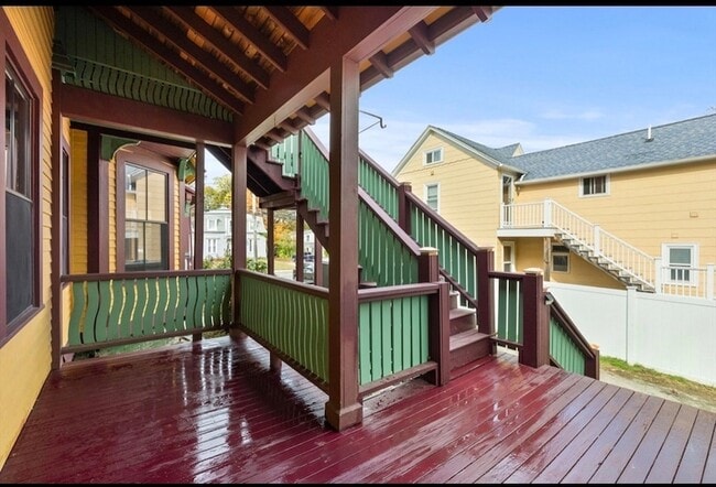 118 Elm St, Unit 1 in Marlborough, MA - Foto de edificio - Building Photo