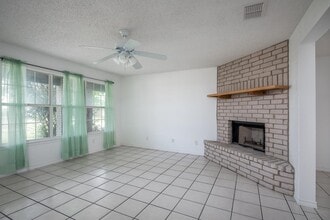 854 Lago Vista Dr in Del Rio, TX - Building Photo - Building Photo